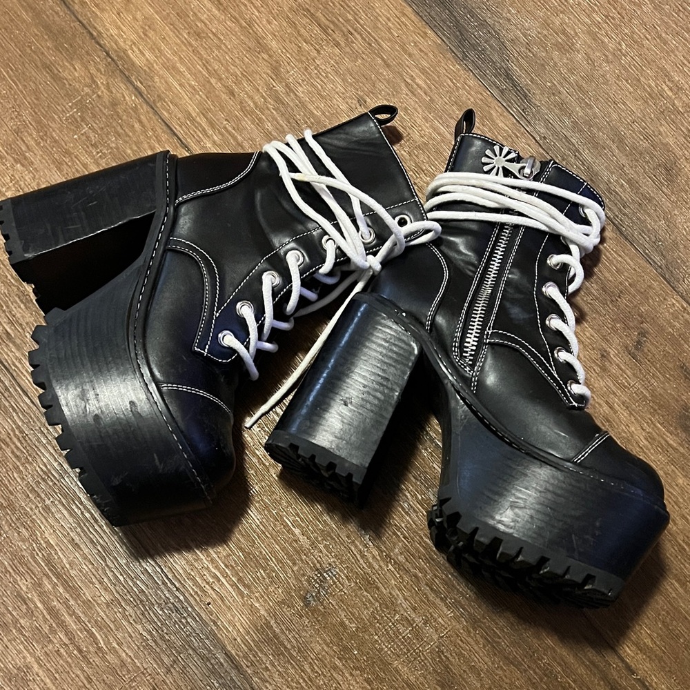 Dalia Black Platform Lace-Up Ankle Boots - Women size 7 - Picture 3 of 10